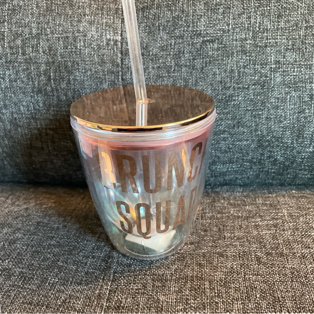 Slant Collections 10 ounce plastic drink cup with straw and copper colored lid.